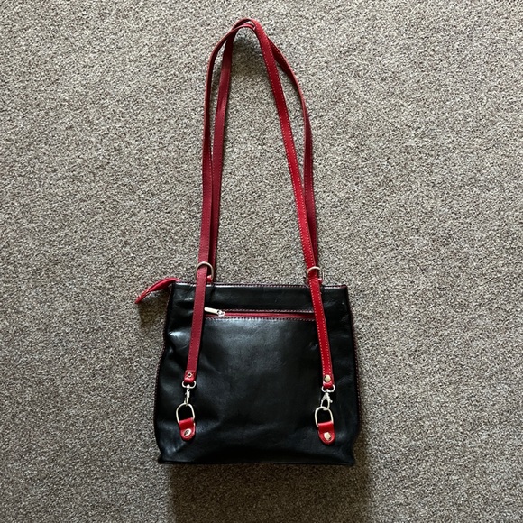 VTG 90s Y2K Leather Shoulder Bag Transformable to a Backpack Black & Red Retro - Picture 4 of 16